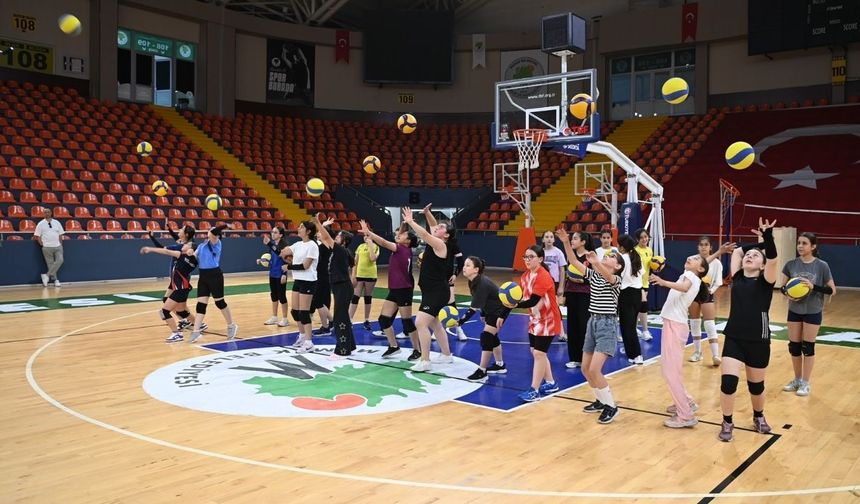 Mamak’ta Voleybol Altyapı Seçmeleri Yapıldı