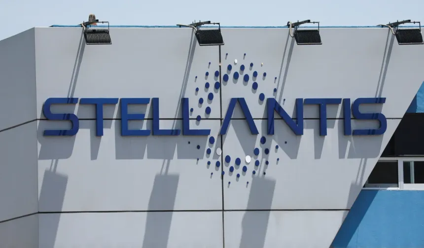 Stellantis Yangın Riski Nedeniyle Jeep Modellerini Çağırdı