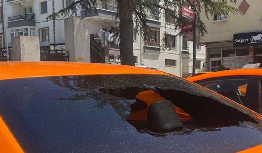 Altındağ'da Taksi Durağına Satırlı Saldırı: 3 Şoför Yaralandı