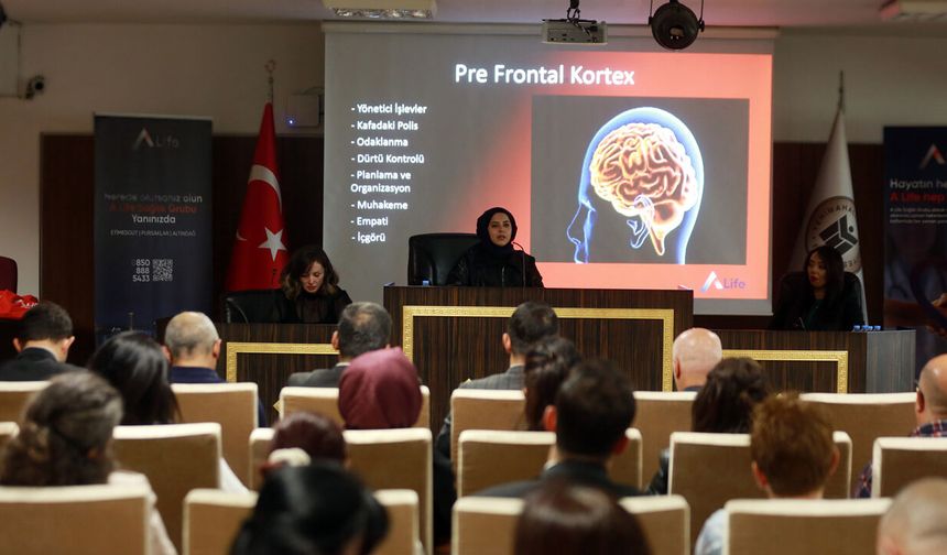 Yenimahalle'de Ailelere Erken Ergenlik ve Bağımlılık Semineri