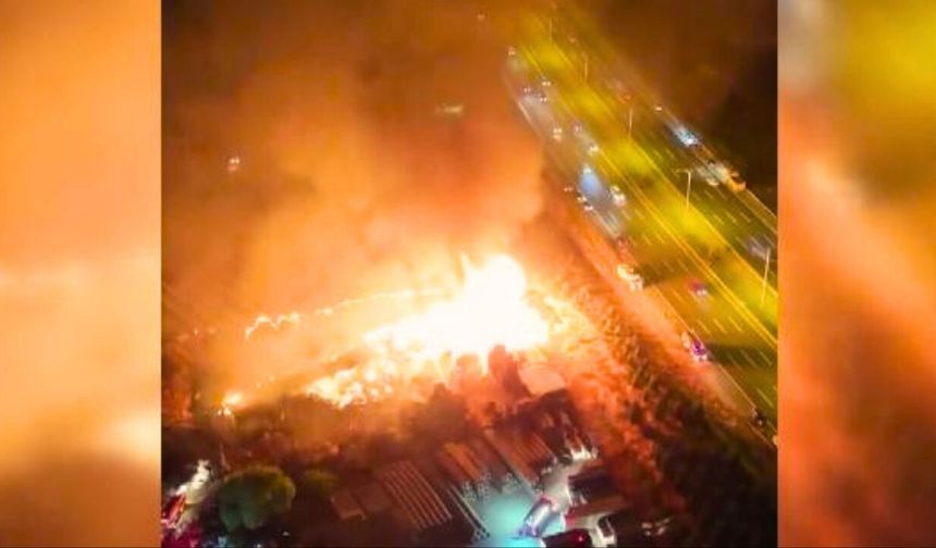 Ankara Yenimahalle'de Tahta Palet Deposu Alev Aldı