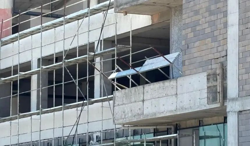 Yenimahalle'de İnşaat İskelesinden Düşen İşçi Hayatını Kaybetti