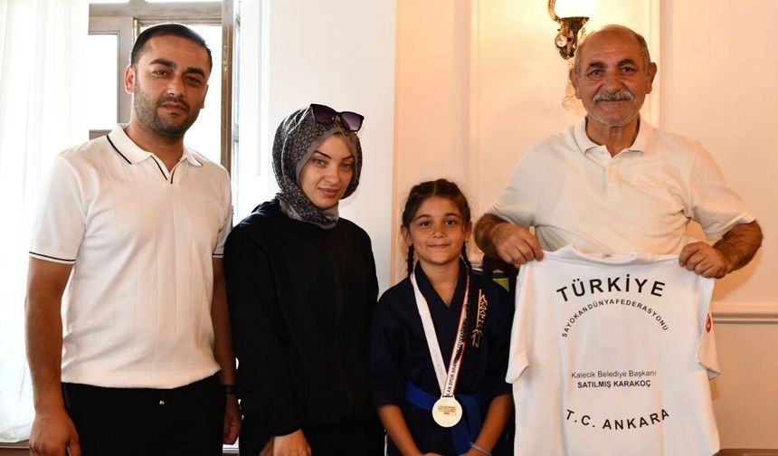 Kalecikli Sporcu Amine Erva Kayapınar'dan Başkan Karakoç'a Ziyaret