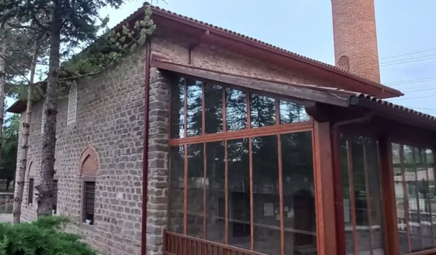 Kahramankazan Saray Köyü Camii