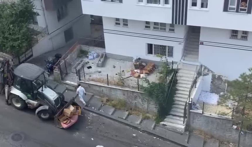 Mamak Mehtap Mahallesi'nde "Çöp Ev": Yaşlı Çiftin Dairesinden Bir Kamyon Atık Çıktı