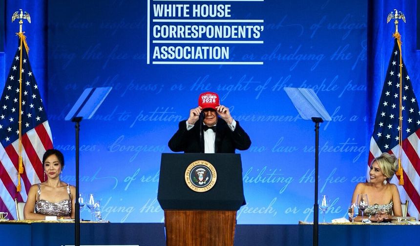 Trump 2028 Başkanlığı için Kırmızı Şapkayı Takıp Yeniden Adaylık Çıkışı Yaptı