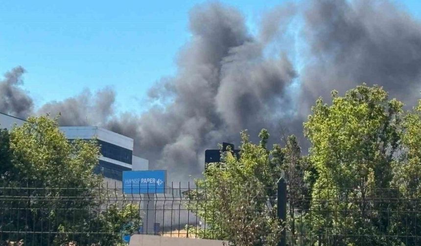 Akyurt'ta Bir Marketin Deposu Alev Aldı