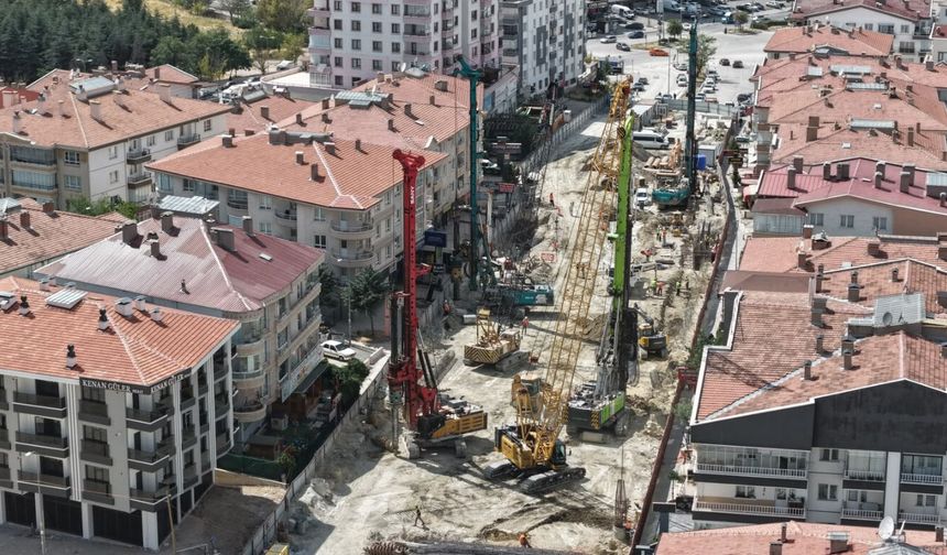 Dikimevi-Natoyolu Metrosunda Çalışmalar Sürüyor: Tüneller Kazılıyor, Raylar Teslim Alındı