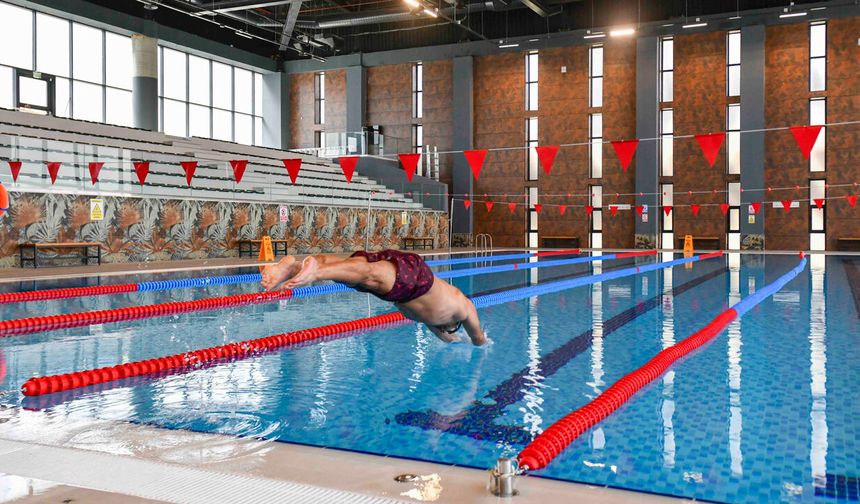 Etimesgut’a Güneş Enerjili Çevreci Spor Tesisi: Cumhuriyet Yüzme Havuzu Açıldı