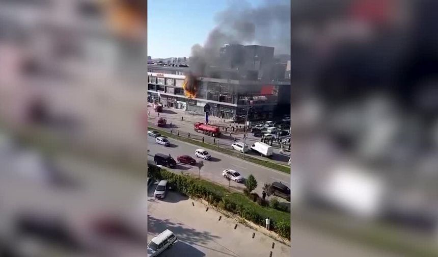 İvedik OSB'de Korkutan Yangın: Elektrik-Elektronik Dükkanı Yandı