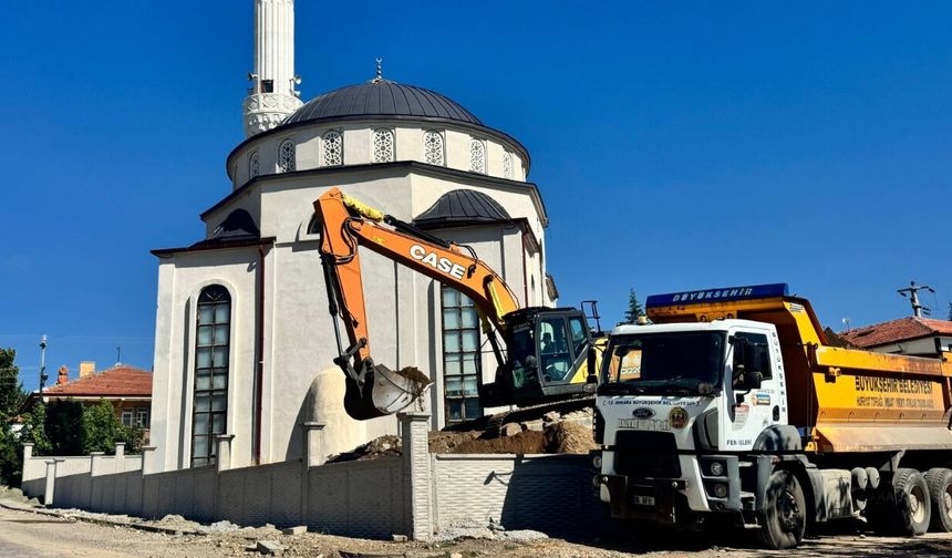 Kalecik'te Çevre Düzenleme ve Yol Açma Çalışmaları Sürüyor