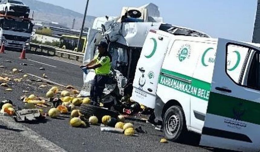 Kahramankazan’da Karpuz Yüklü Kamyonet Kamyona Arkadan Çarptı: 1 Ölü
