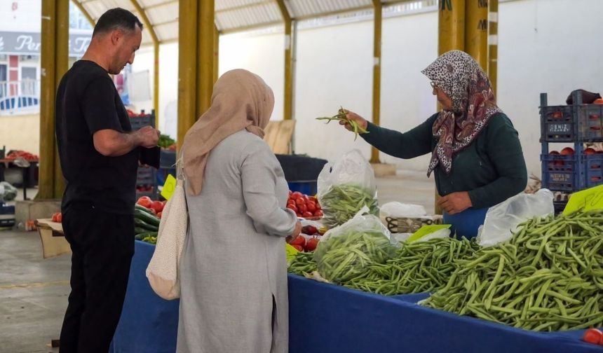 Etimesgut Belediyesi’nin Alsancak Köylü Pazarı Hizmete Açıldı