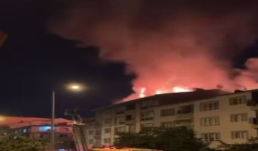 Ankara Etimesgut’ta Apartmanın Çatısında Yangın Çıktı