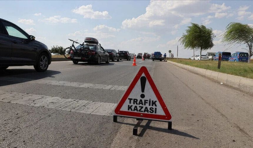 Ankara’da 3 Otomobil Birbirine Girdi: 2 Yaralı