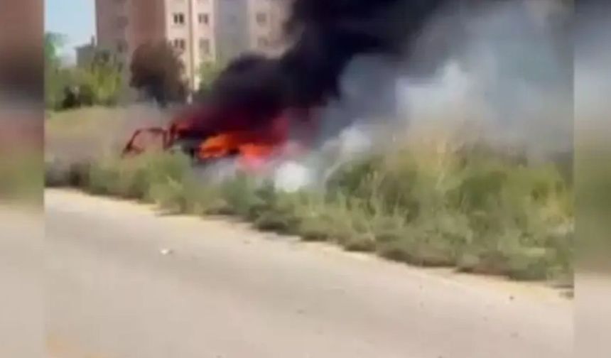 Sincan’da Çarpışan Otomobillerden Biri Alev Aldı