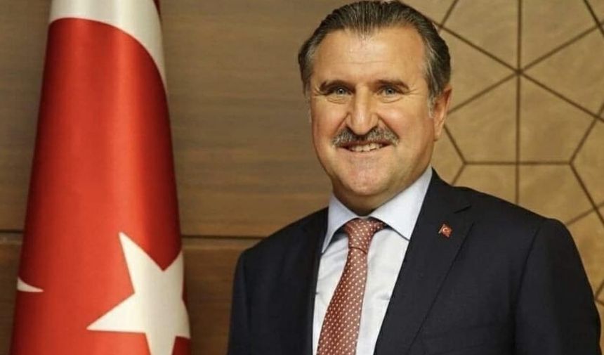 Osman Aşkın Bak’tan Milli Boksörlere Tebrik Mesajı