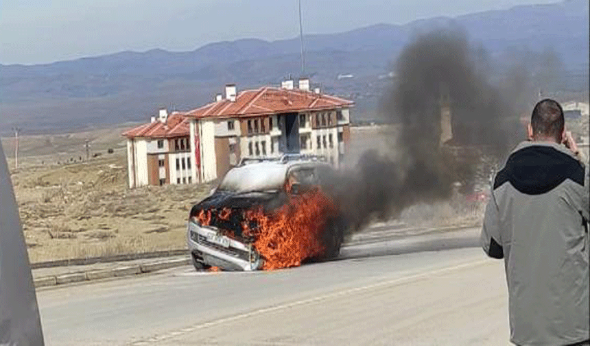 Ankara'da Seyir Halindeki Araç Yandı