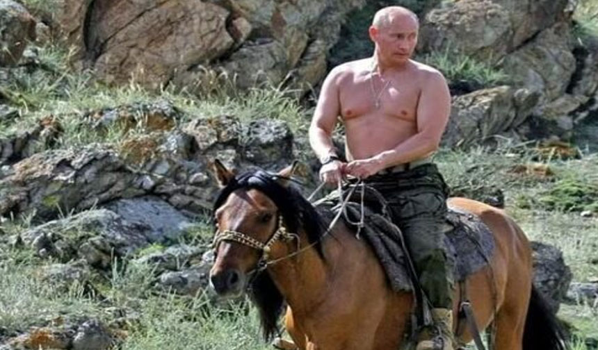 Putin’in kaldığı otelde yaklaşık 200 oda tutuluyor ve otel neredeyse küçük Kremlin’e dönüştürülüyor.