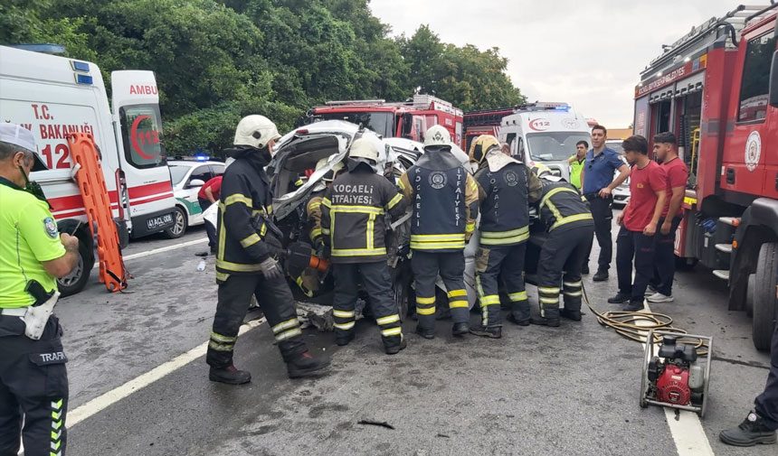 Ankara İstanbul Otoyolunda Feci Kaza 3 Ölü 3 Yaralı