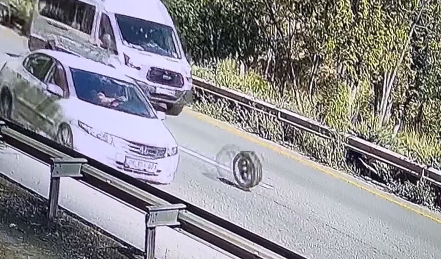 Ankarada Otomobilin Tekerleği Trafikte Çıktı O Anlar Kamerada