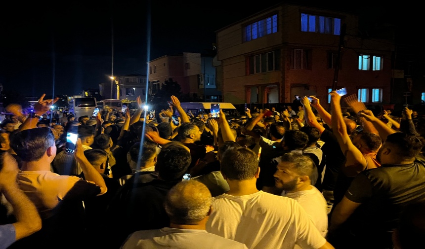 Kayseri'de Çocuk Tacizi Şoku! Kalabalık, Mahalleyi Ateşe Verdi Görsel 3-1