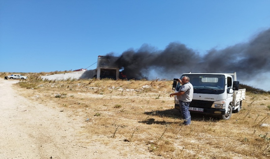 Marmara Adası’ndaki Yangın 3 Saatlik Müdahaleyle Söndürüldü Görsel 3