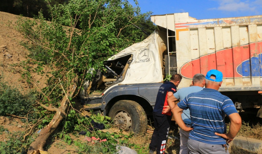 Tokat Erbaa'da Kamyonun Freni Boşaldı 2 Kişi Yaralandı! Görsel 2