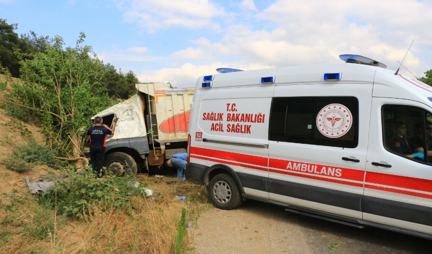 Tokat Erbaa'da Kamyonun Freni Boşaldı 2 Kişi Yaralandı! Görsel 4