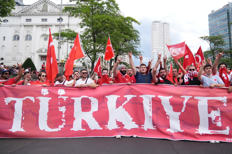 Türk Taraftarların Çeyrek Final Zaferine İnancı Tam! Görsel 2