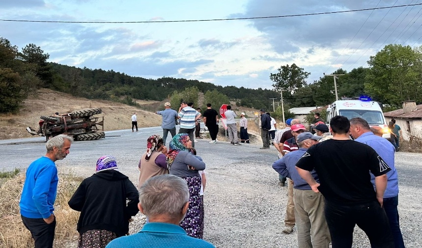 Bolu’da Traktör Ve Minibüs Çarpıştı Görsel 2