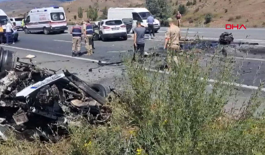 Erzincanda Feci Trafik Kazası 3 Ölü 4 Yaralı 1