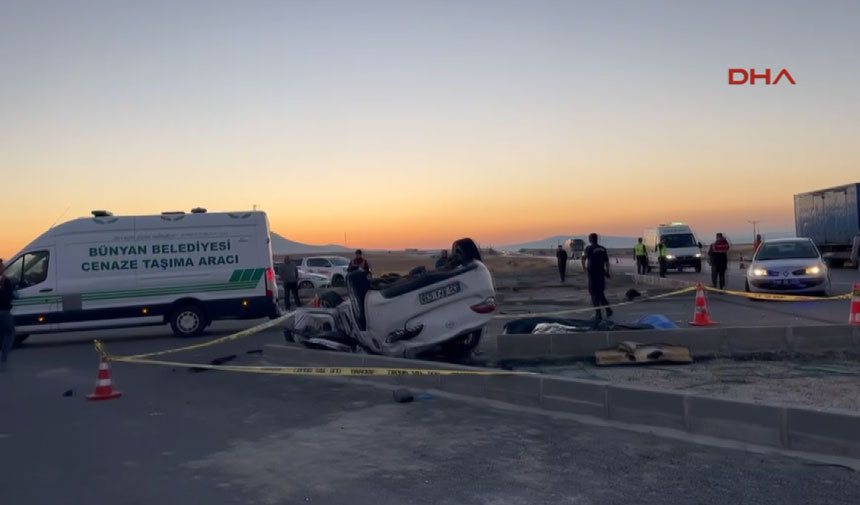 Kayseride Feci Kaza Otomobil Devrildi 4 Ölü 2 Yaralı