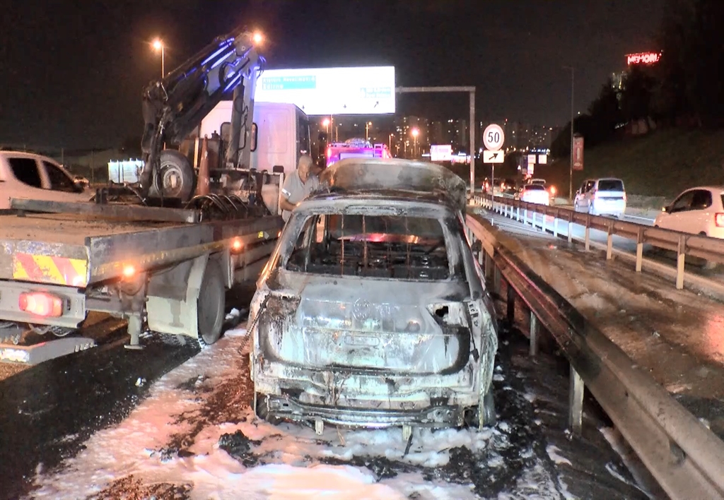 Bahçelievler Otomobil Alev Aldı 2