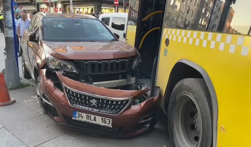 İstanbul’da Kontrolden Çıkan İett Otobüsü Dükkâna Daldı! Görsel 5