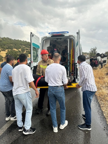 Mardin’de Turistleri Taşıyan Minibüs Şarampole Devrildi Görsel 3