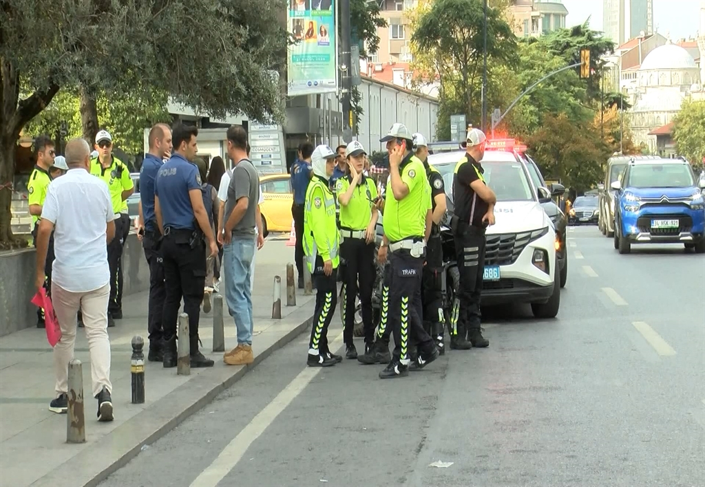 Polis Iki Kadına Çarptı 1