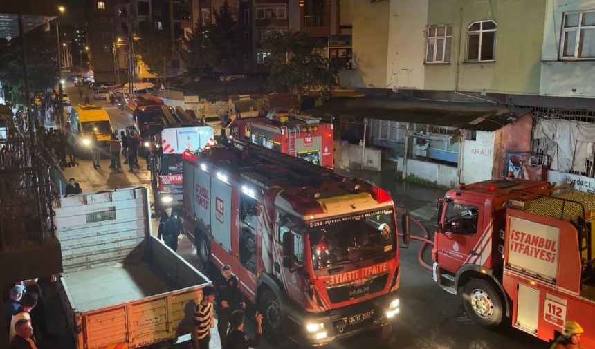 İstanbul’da Gece Yarısı Yangın 3 Katlı Bina Kül Olmaktan Kurtuldu! Görsel 2