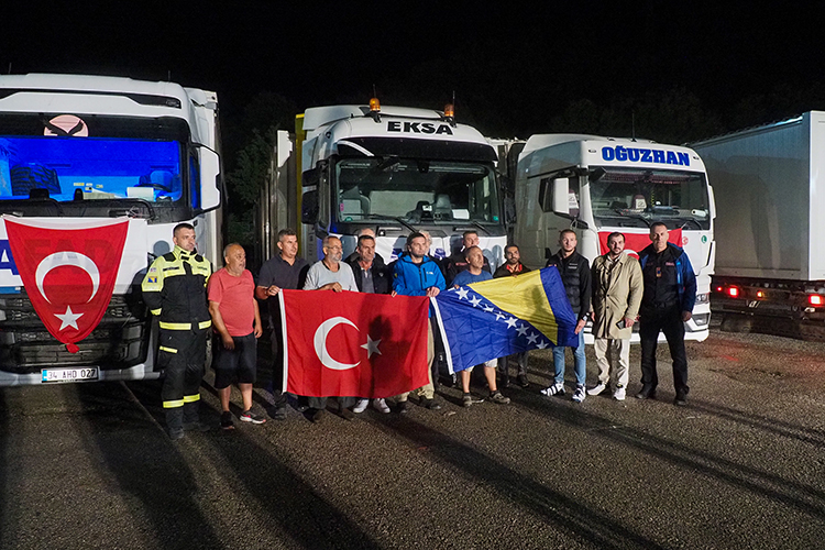 Türkiye'den Bosna Hersek’e Yardım 5 Tır Konteyner Ulaştı Görsel 2