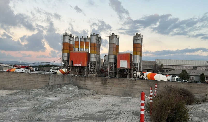 Kocaeli’nde Feci Kaza! Beton Makinesine Düşen İşçi Öldü Görsel