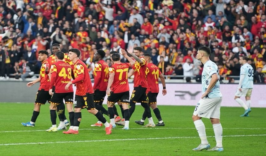 Göztepe, Adana Demirspor’u 3 1 Yenerek Evinde Farkı Açtı Görsel 2 (1)