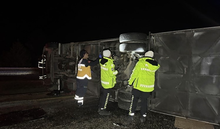 Kastamonu'da Midibüs Devrildi 1 Ölü, 23 Yaralı Görsel 3