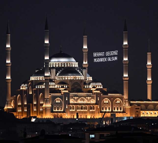 Ramazan'ın Habercisi Berat Kandili Dualarla İdrak Edildi