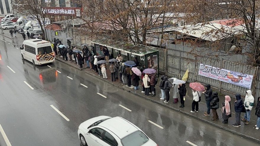 İstanbul'da Sağanak Yağış Trafik Yoğunluğunu Artırdı 1