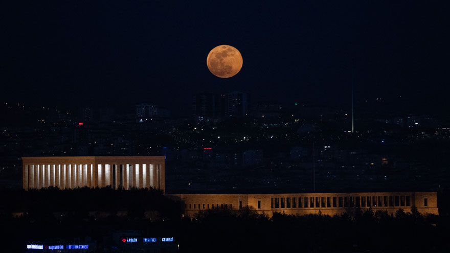 Ankara’da Dolunay Manzarası: Anıtkabir ve Atakule Büyüledi