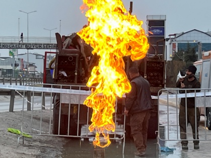 Kocaeli Metro Sondajında Çıkan Gaz Kontrollü Olarak Alevlendirildi4