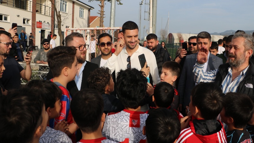 Merih Demiral'dan Bolu’daki Bozkurt Heykeline Anlamlı Ziyaret1