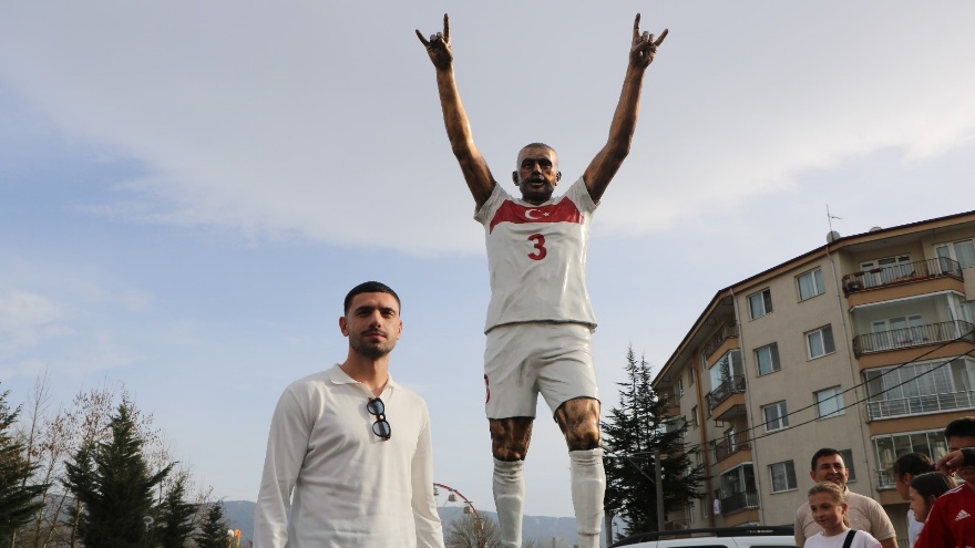 Merih Demiral'dan Bolu’daki Bozkurt Heykeline Anlamlı Ziyaret3