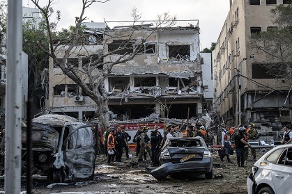 İran’dan Tel Aviv’e Füze Saldırısı 5 Ölü 2