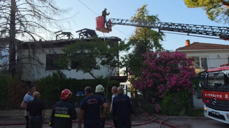 Kocaeli’de Boş Yalıda Çıkan Yangın Kontrol Altına Alındı3